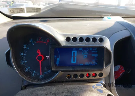 2015 Chevrolet Sonic Lt Auto из США, поврежденный, VIN 1G1JC5SH8F4111238